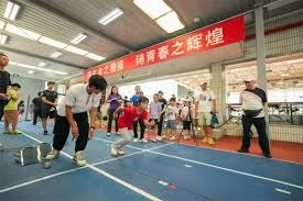 隐蔽骗术：揭秘“高科技变牌桌垫”如何通过液晶技术瞬间切换花色。（隐形作弊揭秘：液晶变牌桌垫如何瞬间切换牌面花色）