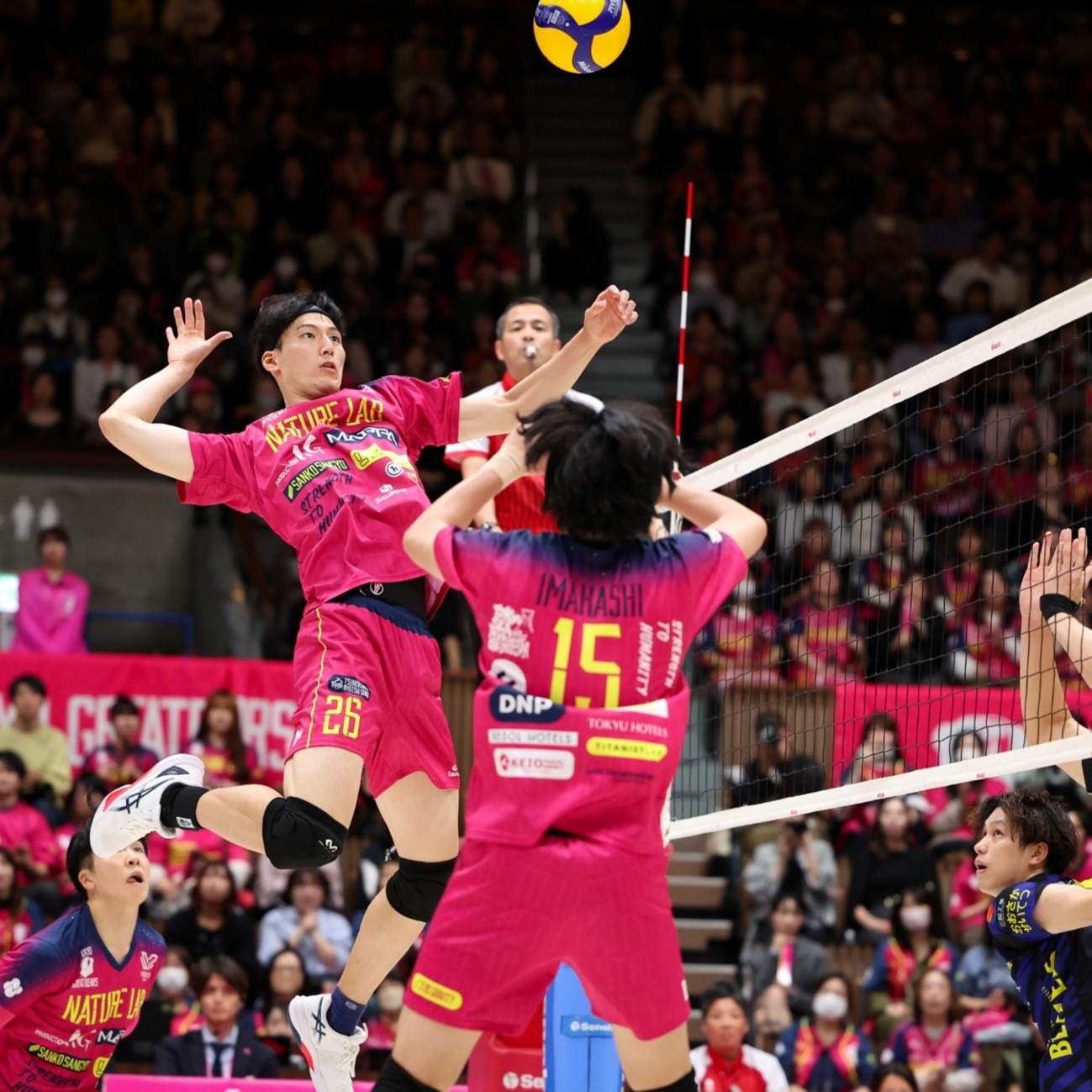 皇马“惨胜”决赛会师巴萨 小蜘蛛哑火马竞苦吞失利